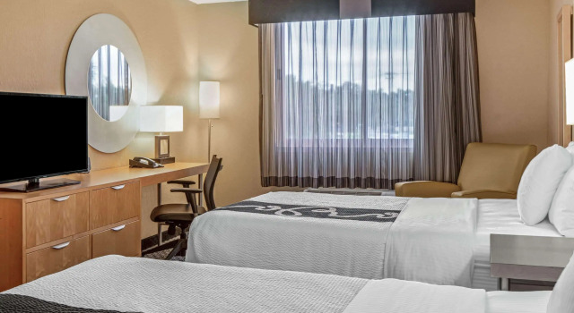 La Quinta Inn & Suites by Wyndham Naples Downtown