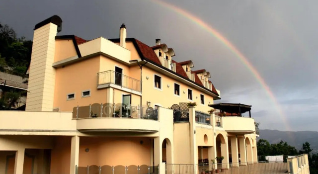 Hotel Sette E Mezzo, Prenota Hotel Castelluccio Superiore Pollino