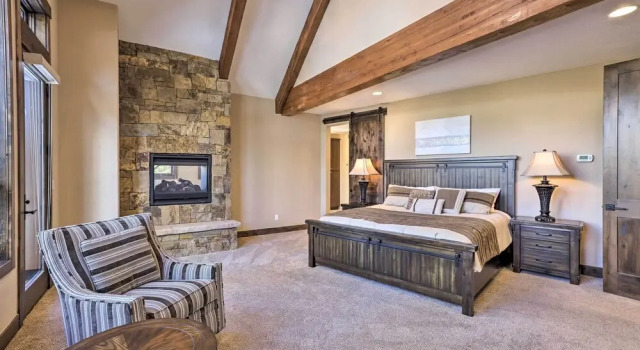 3 Fireplaces & Mtn View: Luxe Home in Breckenridge
