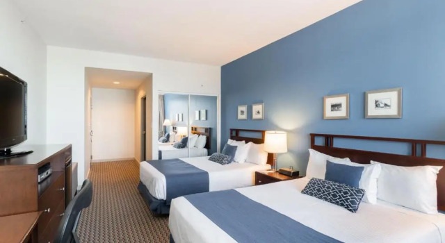 Четырёхместный номер Standard Ocean Promenade Hotel