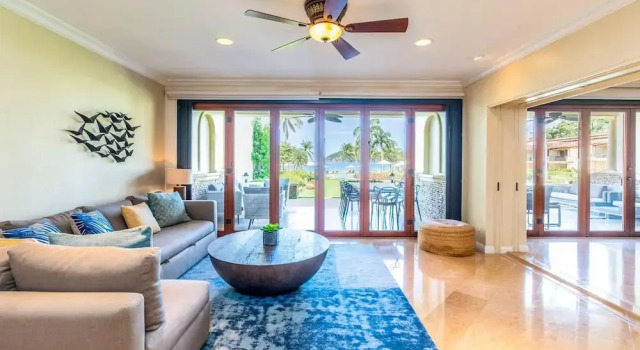 Номер Standard Modern Oceanfront Condo with a Chic Coastal Design, Resort-Style Amenities, and Direct Beach Access