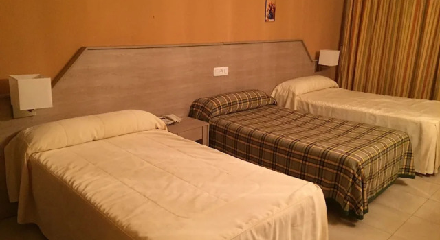 Трёхместный номер Standard с балконом Hotel Manzanares