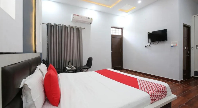 Oyo 42991 Mehra Dhaba, Rezerwuj Hotel Pallanpur Indie