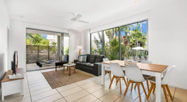 Апартаменты с видом на бассейн Metzo Noosa Resort