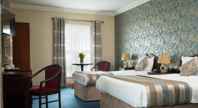 Семейный номер Standard Holyrood Hotel - Leisure Centre & The Spa at Orchids