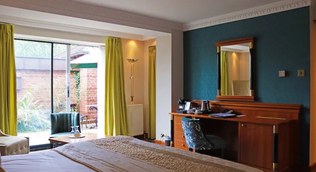 Полулюкс с балконом Fredricks Hotel & Spa