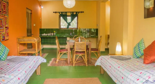 Семейный номер Standard с балконом Chrissies Hotel