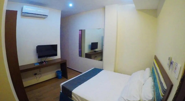 Студия Deluxe с красивым видом из окна Golden Gate Suites
