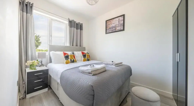 Ash View Place 4 -heathrow - Thorpe Park - Free Parking, Забронировать Отель Отели Западного Суссекса 4 звезды, 4*