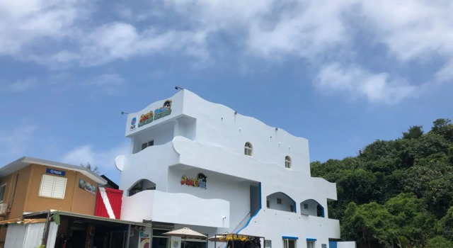 Кровать в общем номере Fire Island Guest House