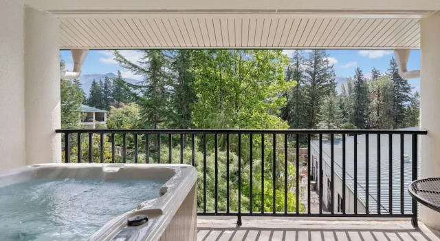 Люкс Bonneville Hot Springs Resort & Spa