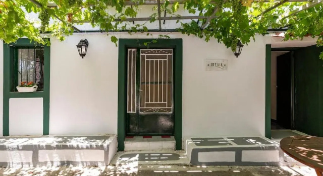 The Olive yard house in Koroni