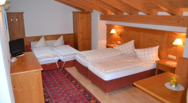 Четырёхместный номер Standard Gasthaus Jakober