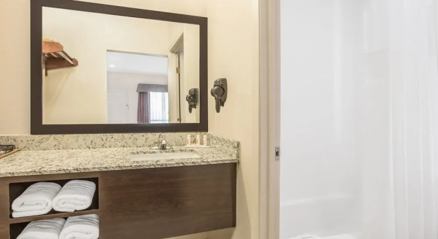 Suite 1 camera da letto Days Inn by Wyndham Bryan