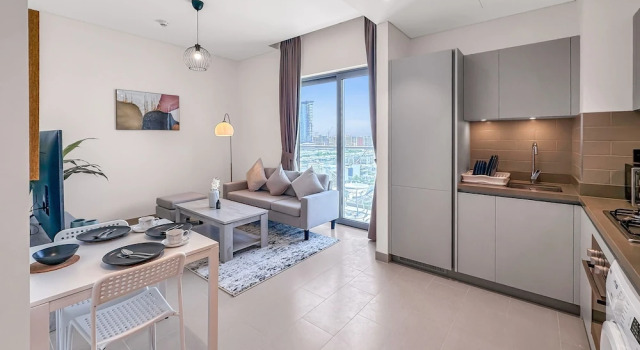 Luxury StayCation - Elegant Apartment With Balcony and Large Pool