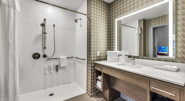 Люкс Home2 Suites by Hilton Raleigh West Lenovo Center