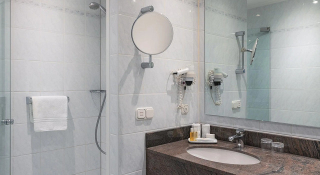 Номер Standard Crowne Plaza Frankfurt Congress Hotel by IHG