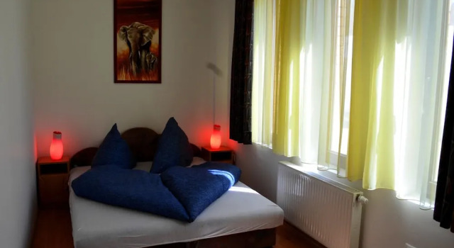 Bálint 2 apartman with outdoor pool, Забронировать Апартаменты/квартира Отели Шиофок с парковкой, рядом с Железнодорожный вокзал Шиофок, Парковка