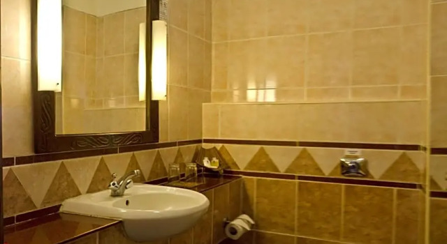 Номер Standard Sentrim Castle Royal Hotel