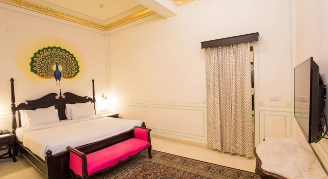 Люкс с балконом Grand Uniara A Heritage Hotel