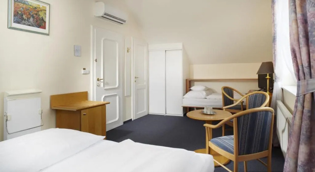Pension Kern, Prenota Hotel Hotel a Praga 5 con parcheggio, Parcheggio