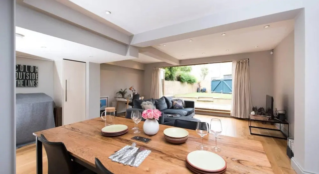 Stylish 1BR Garden Flat next to Emirates Stadium, Varaa Huoneisto Asunnot kohteessa Merseyside, Huoneisto