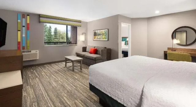 Люкс с балконом Hampton Inn Spokane Airport