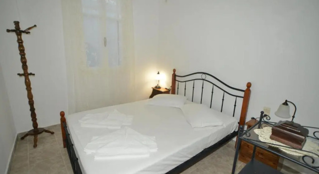 Family apartment for 2-4 people in Nisyros, Prenota Appartamento Mandrakion Pali