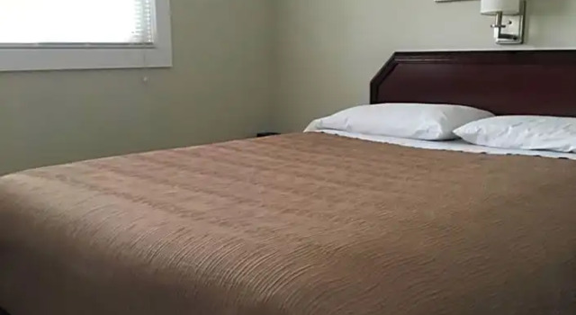 Коттедж с 2 комнатами Royalty Maples Motel & Cottages