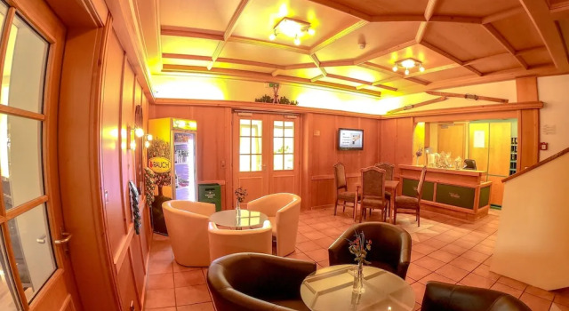 Apparthotel Montana, Prenota Hotel Hotel a Stiria con parcheggio, Parcheggio