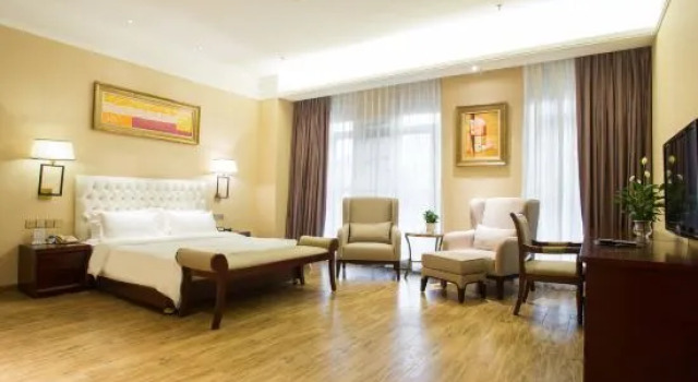 Люкс Business Jinbi World Hotel