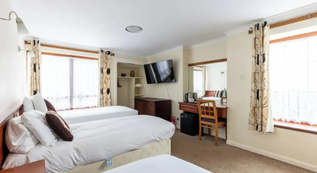 Трёхместный номер Deluxe The Bein Inn Hotel & Restaurant
