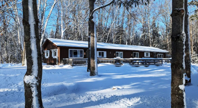 Коттедж Premium POV Lake Resort & Glamping Campground