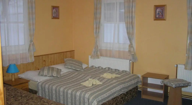 Hotel Atlas, Забронировать Отель Отели Пец под Снежкой с парковкой, Парковка