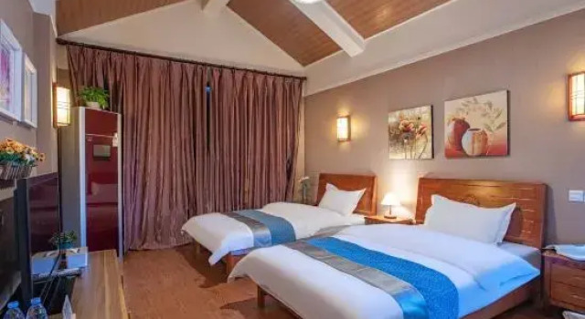 Люкс Deluxe Lijiang Yunting Courtyard Homestay