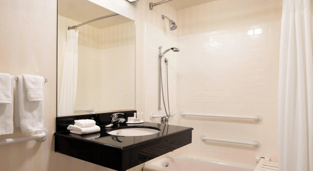 Четырёхместный номер Standard Fairfield Inn & Suites Redding