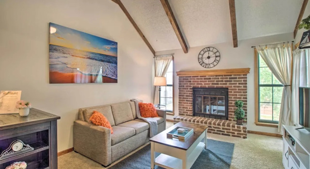 Shawnee Condo < 10 Mi to Downtown Kansas City!, Buchen Sie Hotel Shawnee Kansas