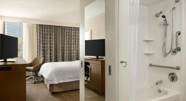 Двухместный номер Mobility Access Hampton Inn Atlanta-Buckhead