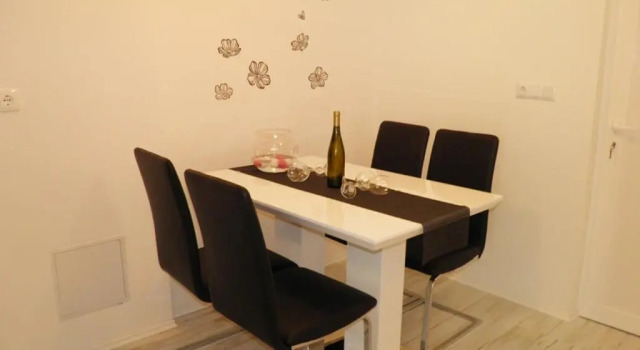 Apartment Leptir, Rezerwuj Apartament Hotele w Strožanac z parkingiem, Parking