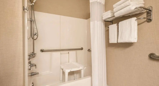 Номер Standard Country Inn & Suites by Radisson, West Bend, WI