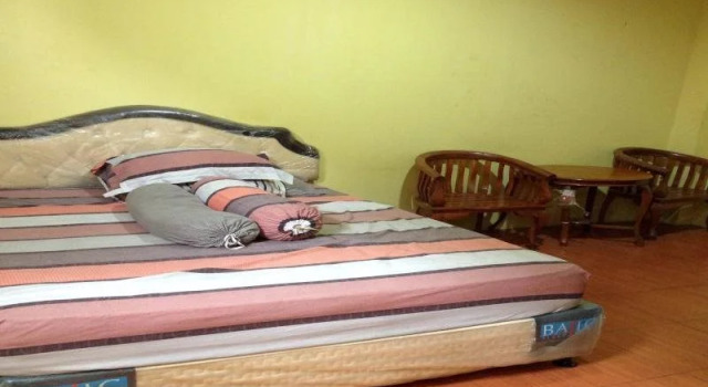Lulu Homestay, Book Hotel Hotels in Sulawesi with Parking, Parking