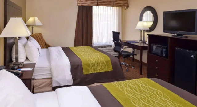 Четырёхместный номер Standard Holiday Inn Express & Suites Joplin Southeast by IHG