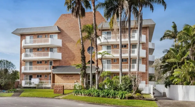 Albacore Unit 8,12 Ondine Close