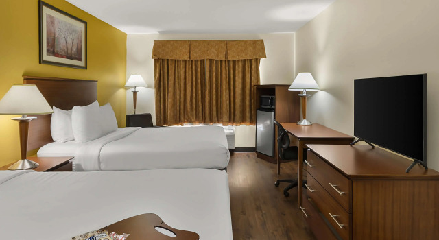 Четырёхместный номер Standard Best Western Lakewood Inn