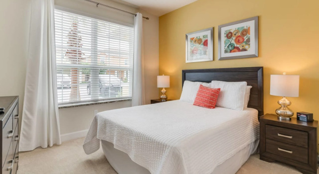 Charming townhome with private pool near Disney