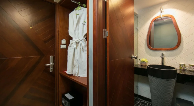 Номер Deluxe Hanoi La Selva Central Hotel & Spa