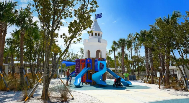 Canal 315 - Right in Siesta Key Village!, Забронировать Отель Отели Сиеста-Ки с парковкой, Парковка
