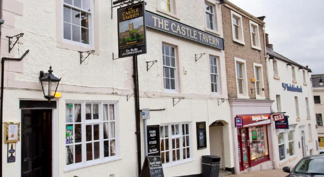 The Castle Tavern Pub & Guest Rooms, Забронировать Отель «постель и завтрак» Ричмонд Yorkshire Dales, рядом с Развлекательный центр The Station