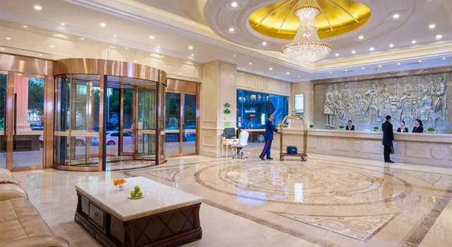 Vienna International Hotel Kunming Aegean Shopping Center, Rezerwuj Hotel Hotele w Kunming z parkingiem, Parking