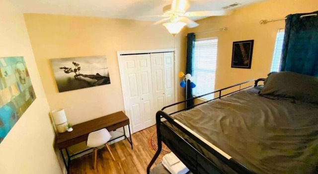 The Blue Door Bungalow - Ideal for a Group of 7, Reserva ahora Hotel Memphis Tennessee